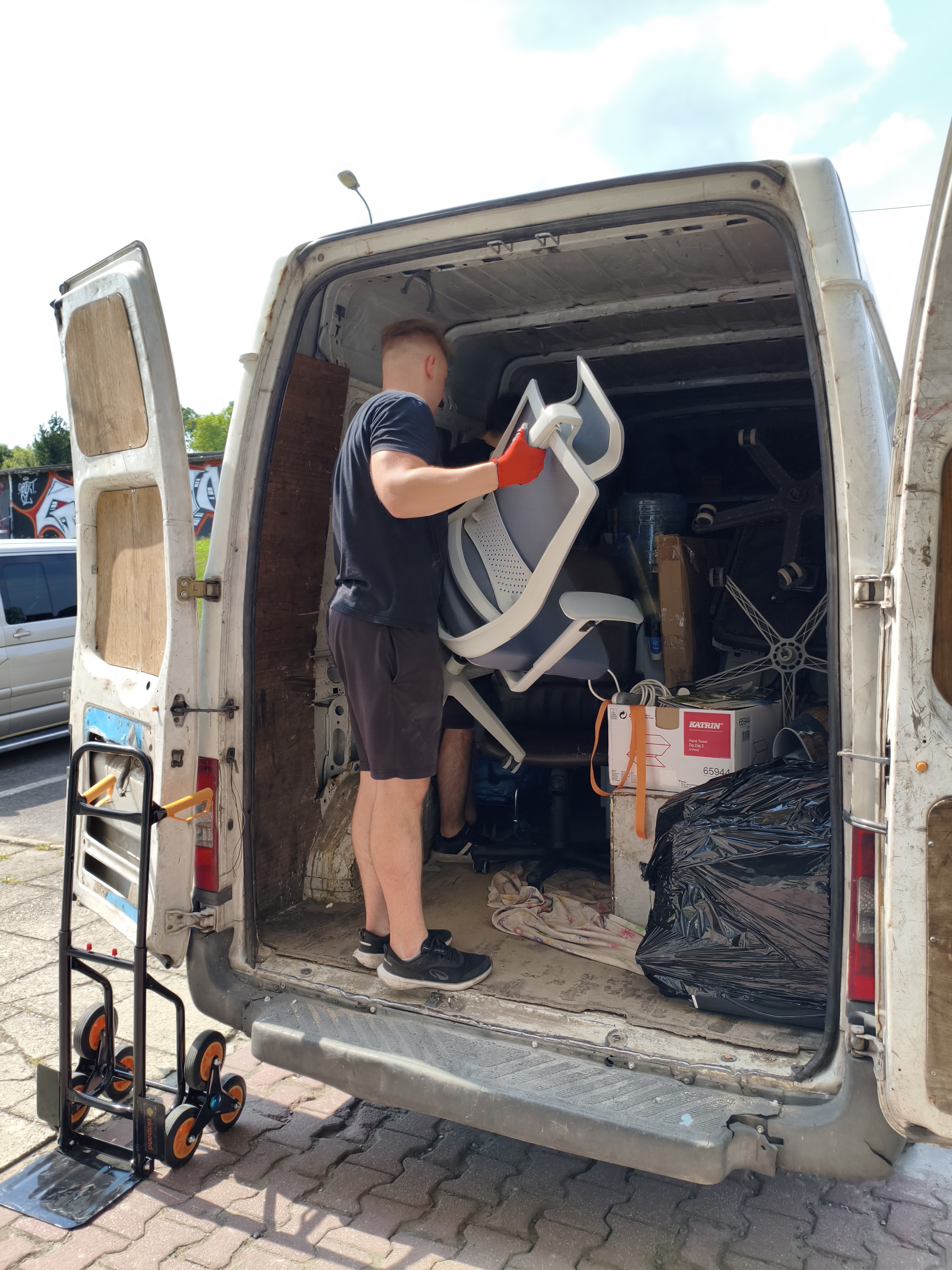 Transport fotela biurowego do auta dostawczego – OgarniaMyBajzel Gliwice